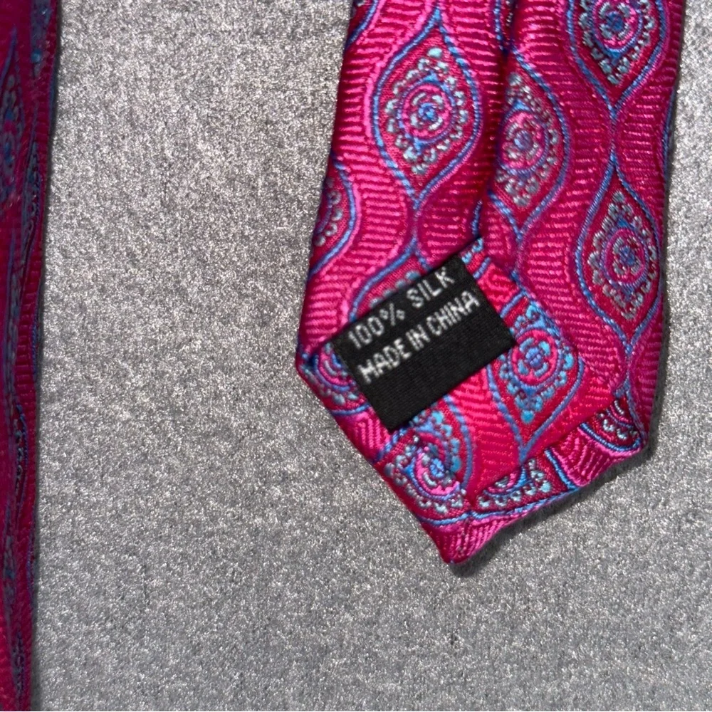 Egara 100% Silk Vibrant Pink Patterned‎ Men's Tie
